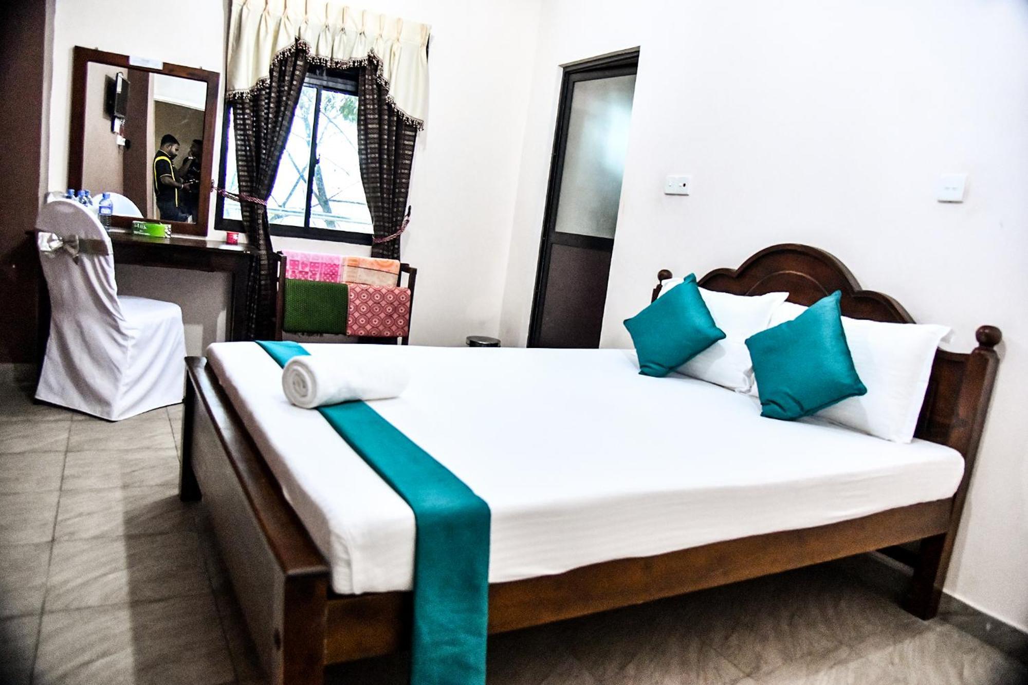 Sri Krishna Bhavan Hotel Hatton Esterno foto