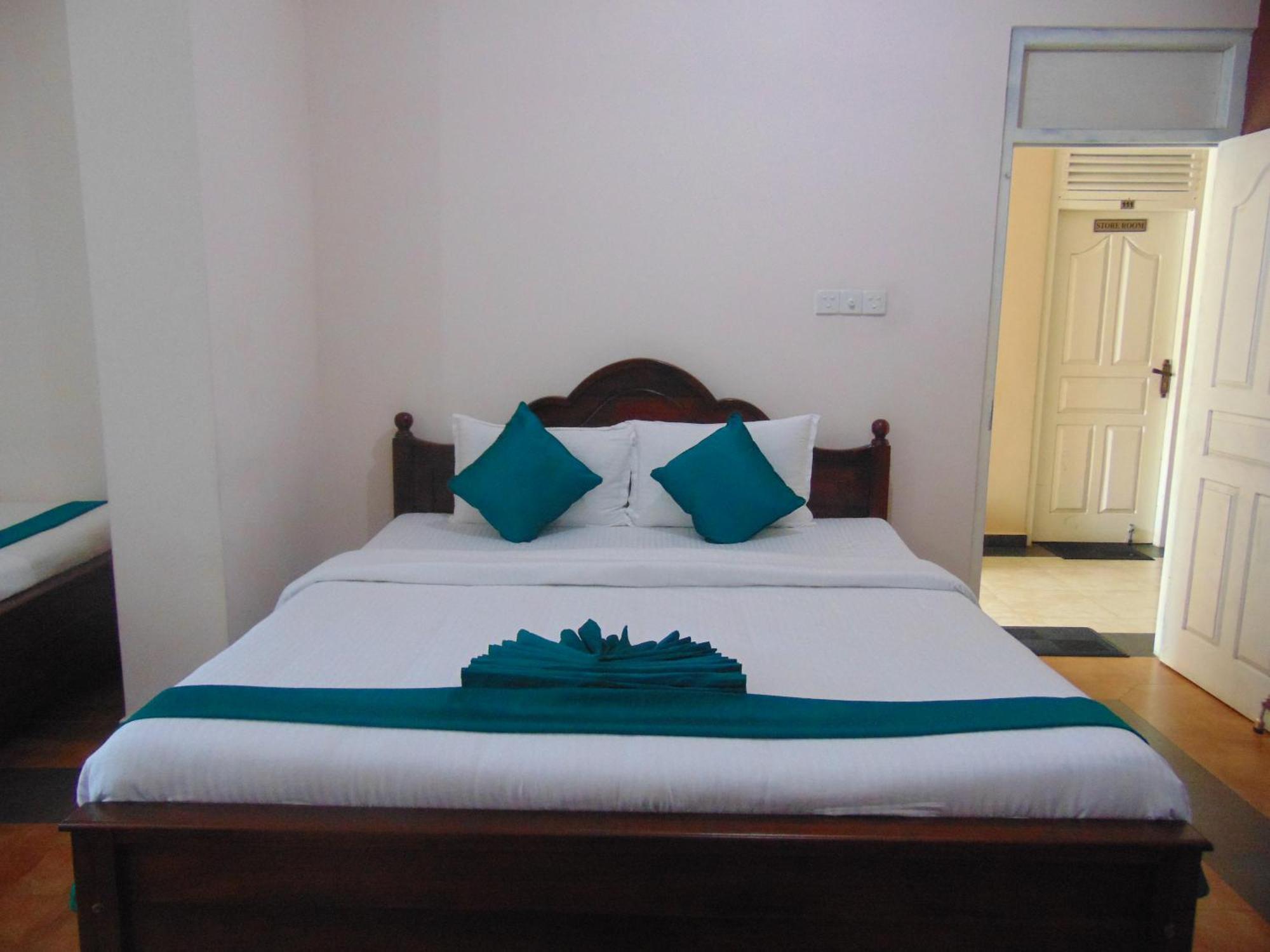 Sri Krishna Bhavan Hotel Hatton Esterno foto