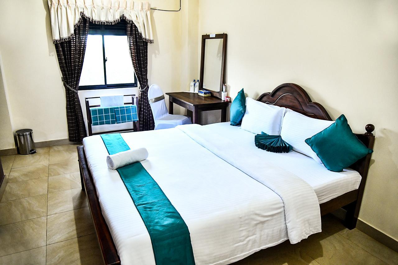 Sri Krishna Bhavan Hotel Hatton Esterno foto