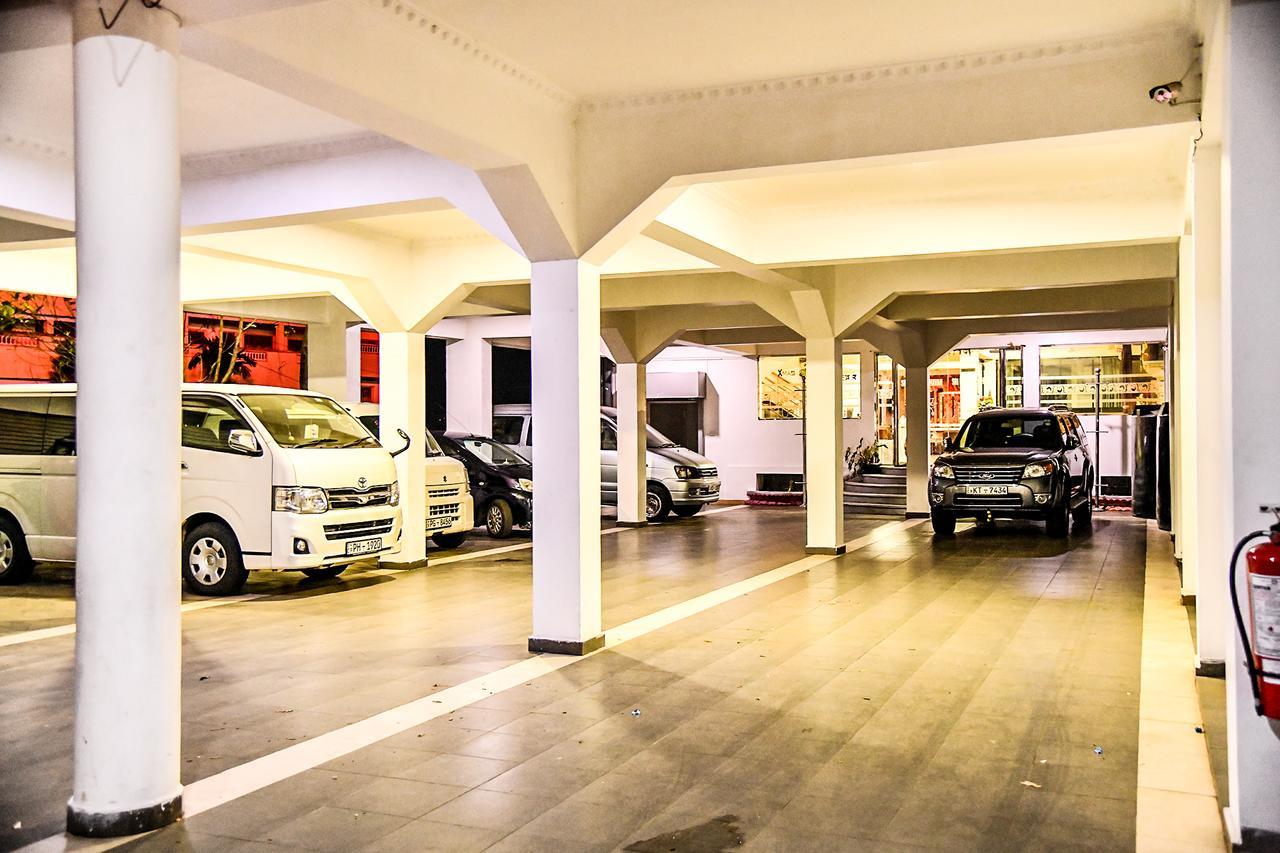 Sri Krishna Bhavan Hotel Hatton Esterno foto